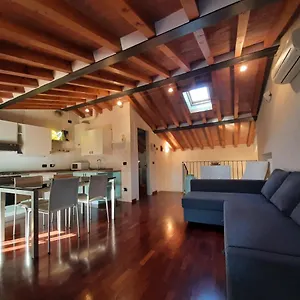https://appartamento-sui-tetti-di-parma.emilia-romagnahotels.net